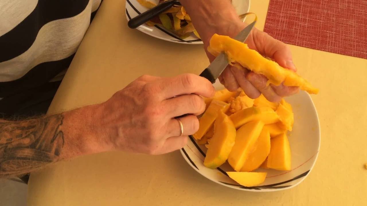 Как правильно разрезать манго с косточкой дома