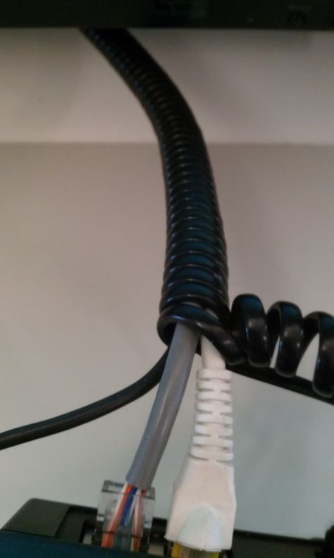 Как спрятать кабели в канале из гипсокартона
