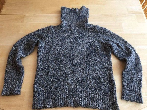 Растянуть шерстяной свитер после стирки: домашние способы