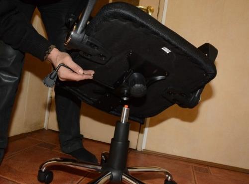 Замена амортизатора на офисном кресле: пошаговая инструкция